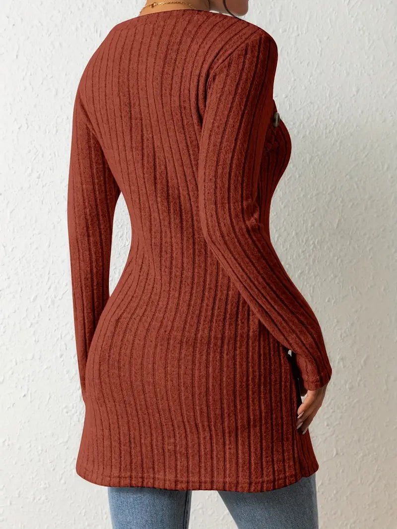 Julia - Asymmetrical top with buttons and ribbed texture