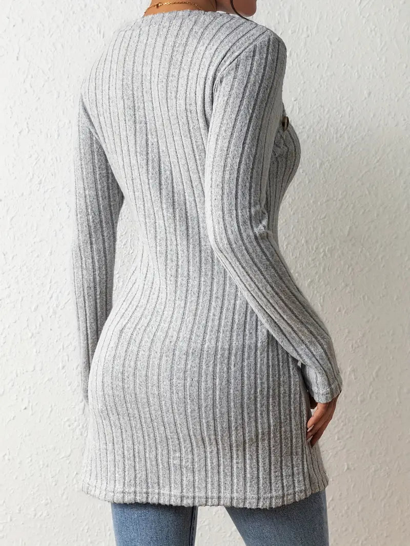 Julia - Asymmetrical top with buttons and ribbed texture